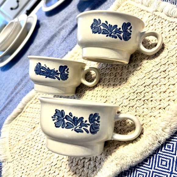 Pfaltzgraff Yorktowne Vintage Plates Bowls Casserole Dish Soup Tureen Stoneware - Picture 7 of 16